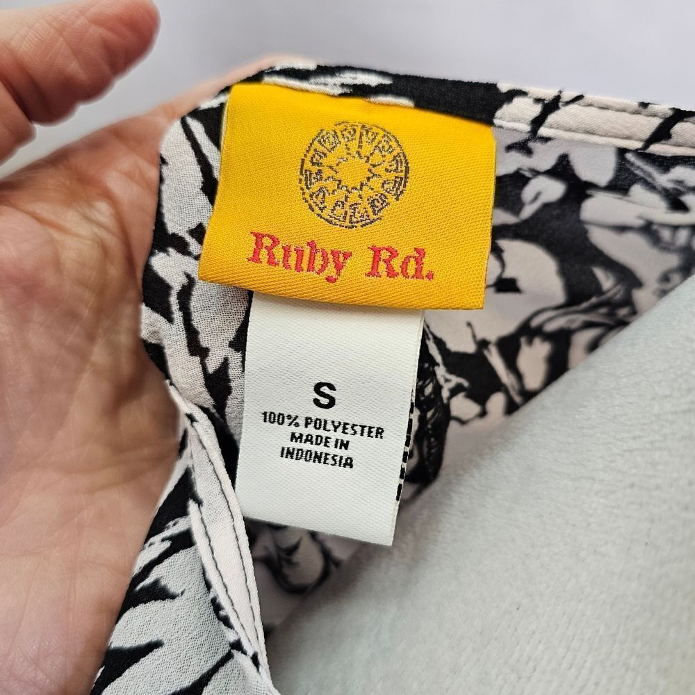 Ruby Rd. Asymmetrical Popover Blouse Size Small - Picture 6 of 9